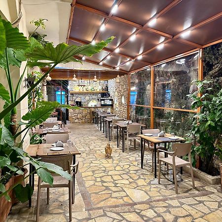 Arial Penthouse Suites Vlorë Exteriör bild