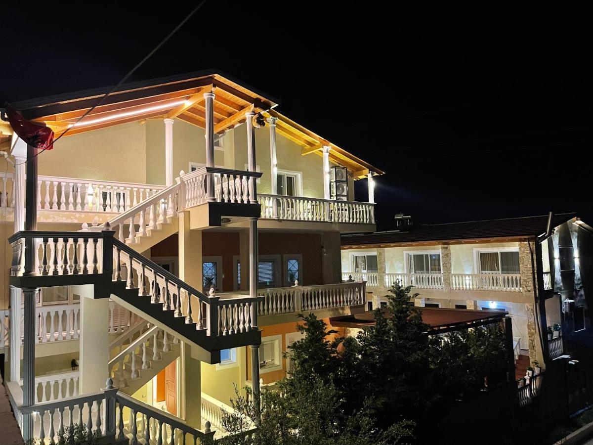 Arial Penthouse Suites Vlorë Exteriör bild