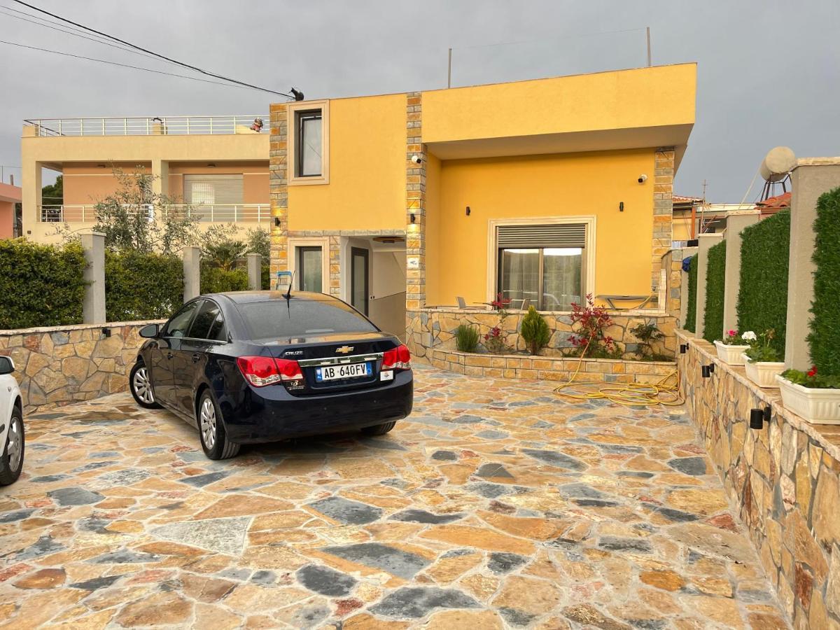 Arial Penthouse Suites Vlorë Exteriör bild