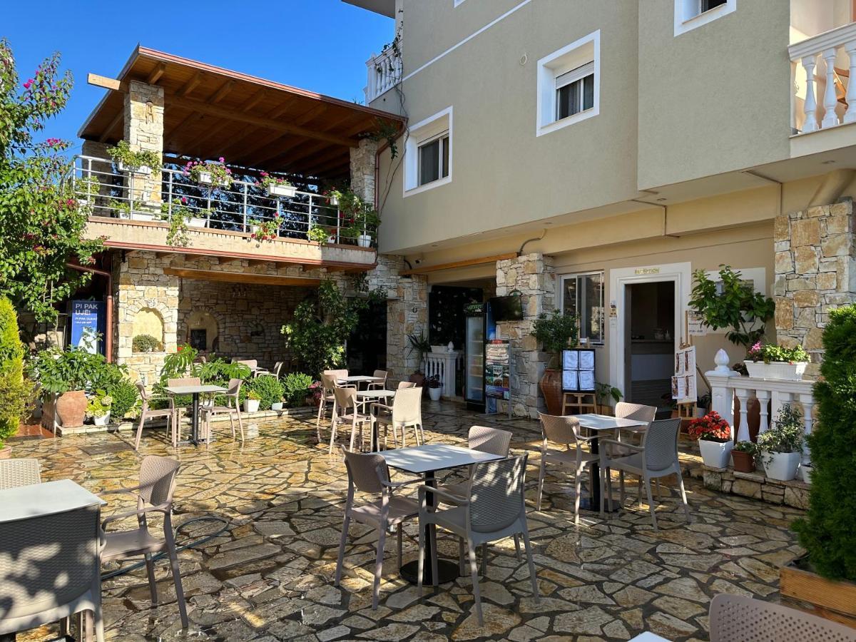 Arial Penthouse Suites Vlorë Exteriör bild