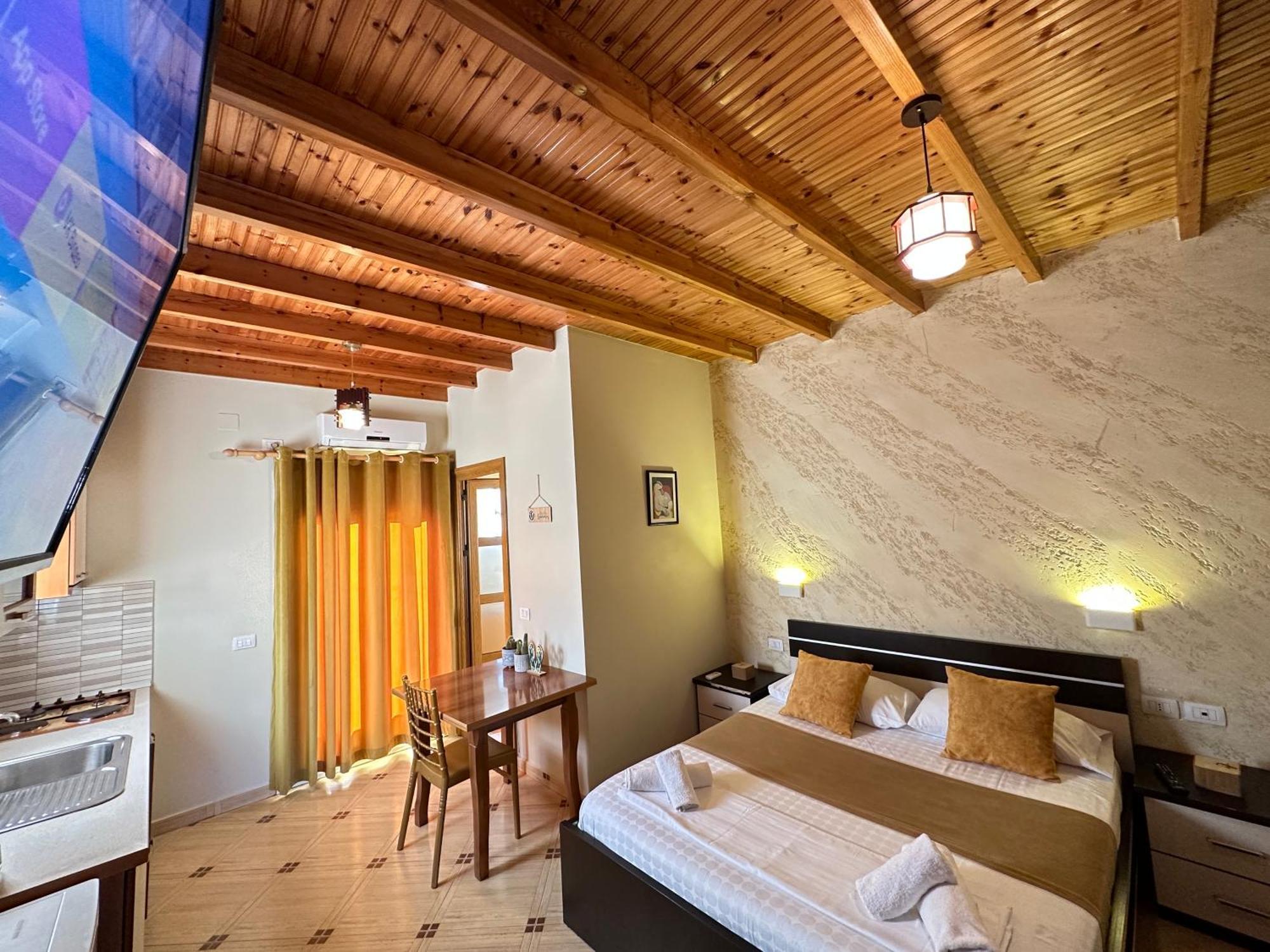 Arial Penthouse Suites Vlorë Exteriör bild
