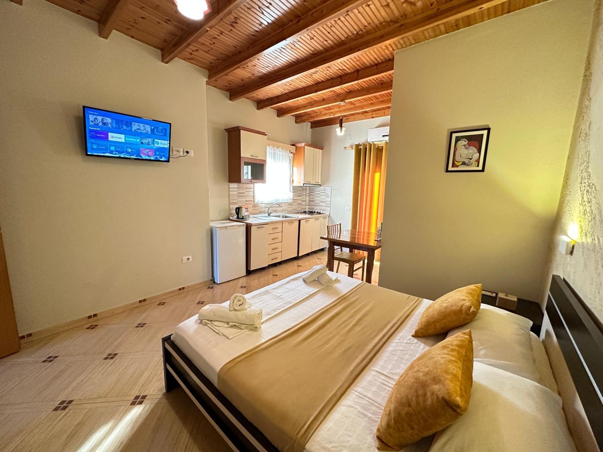 Arial Penthouse Suites Vlorë Exteriör bild
