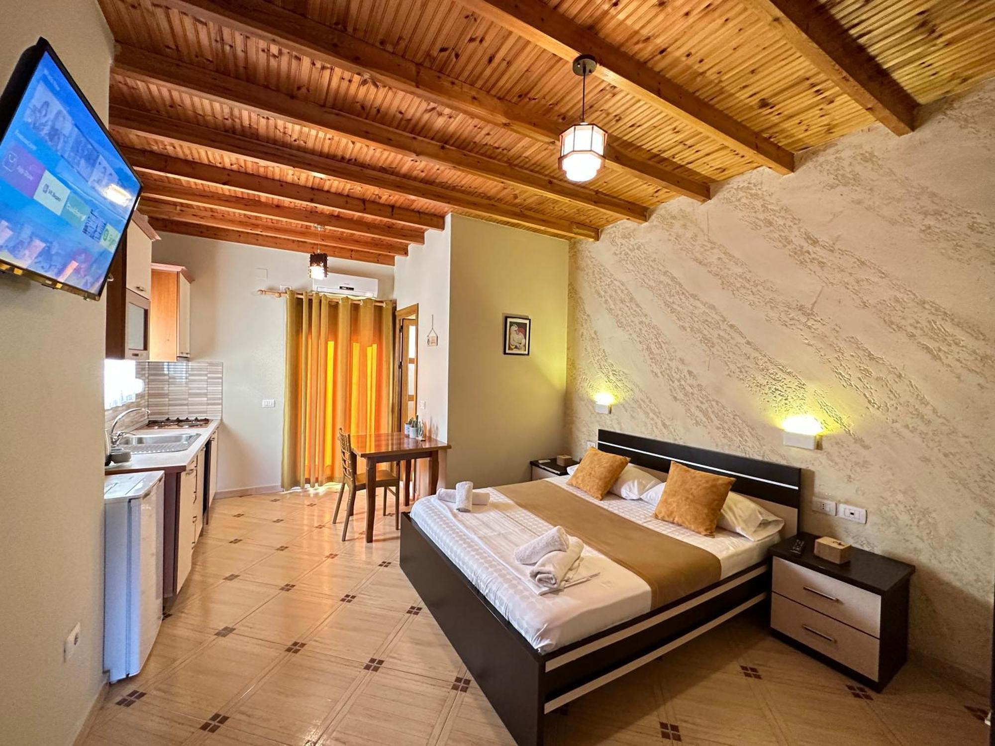 Arial Penthouse Suites Vlorë Exteriör bild