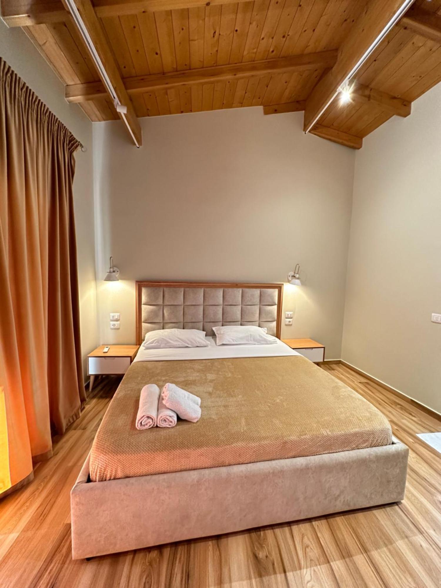 Arial Penthouse Suites Vlorë Exteriör bild