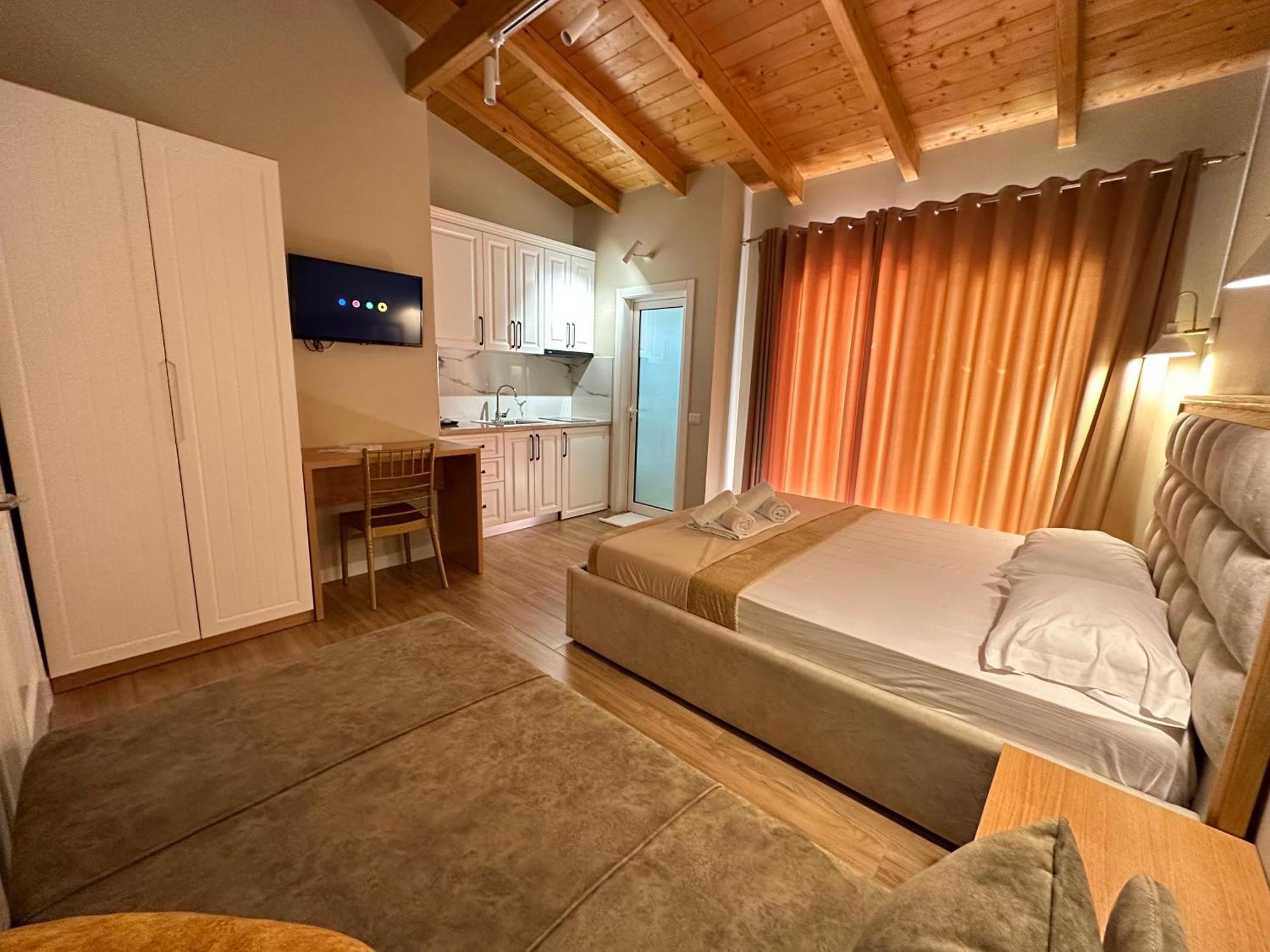 Arial Penthouse Suites Vlorë Exteriör bild