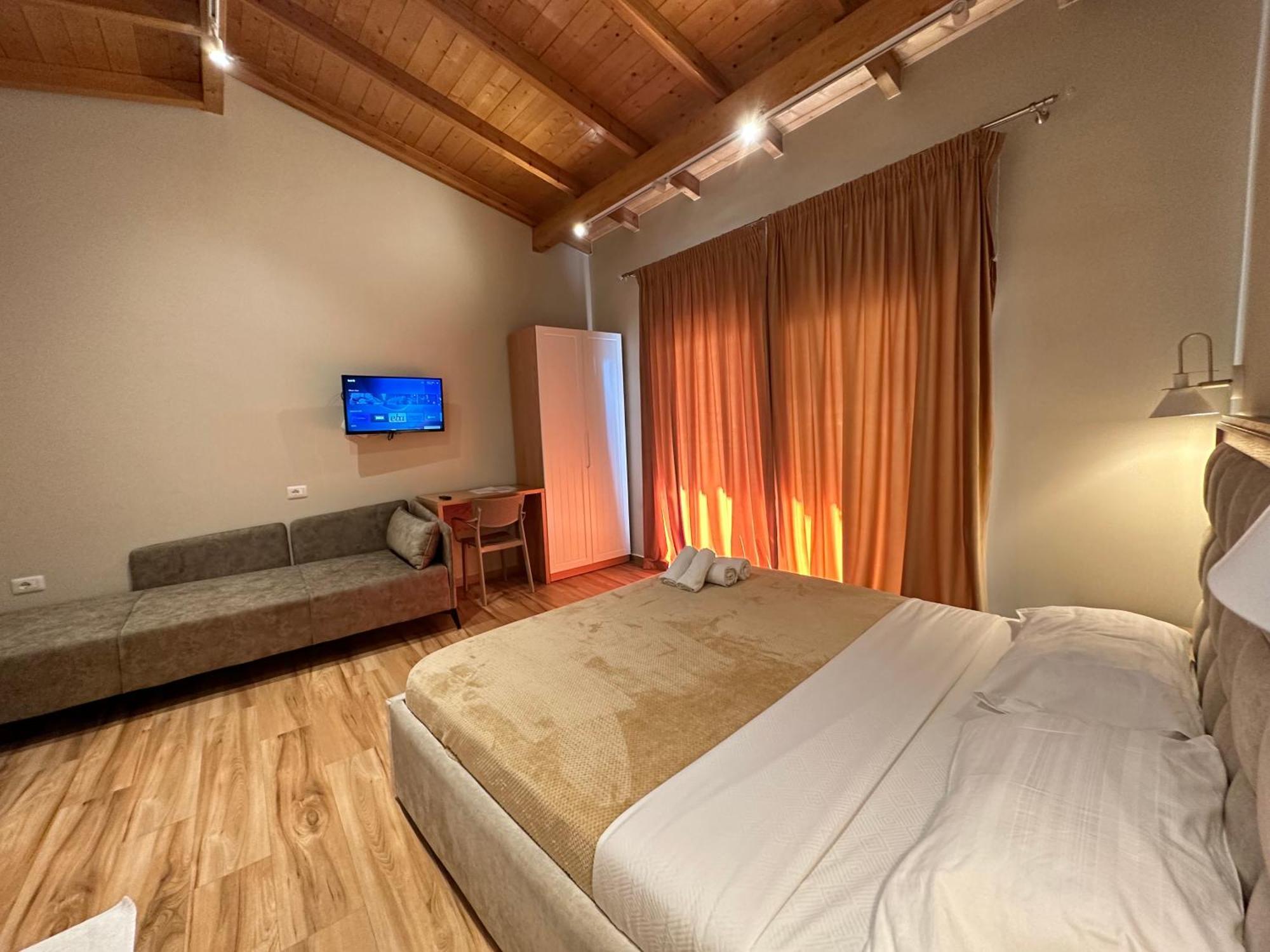 Arial Penthouse Suites Vlorë Exteriör bild