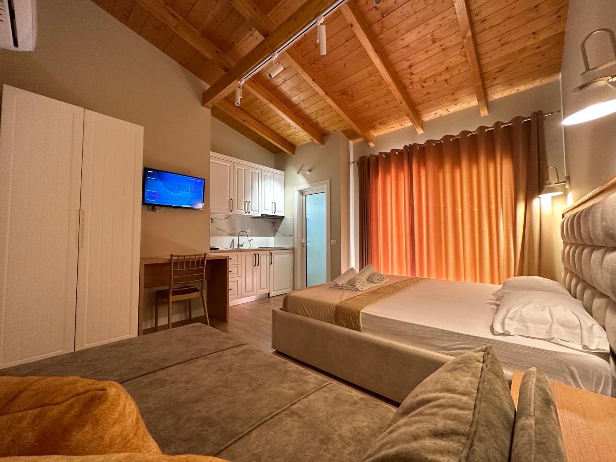 Arial Penthouse Suites Vlorë Exteriör bild