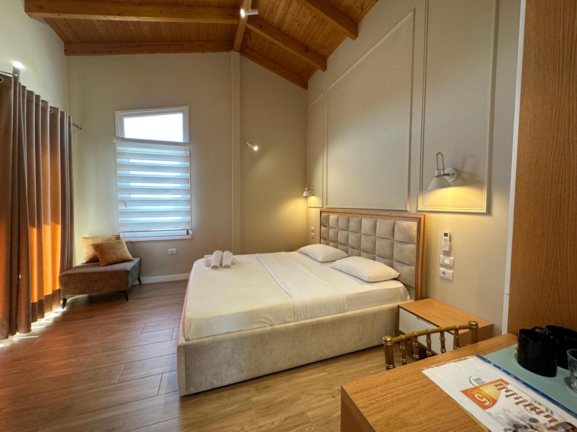 Arial Penthouse Suites Vlorë Exteriör bild