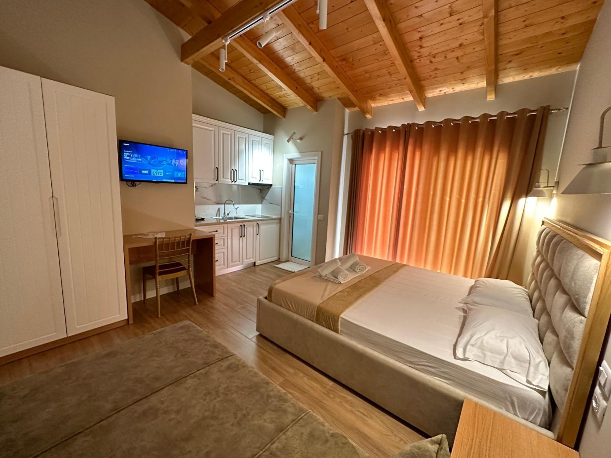 Arial Penthouse Suites Vlorë Exteriör bild