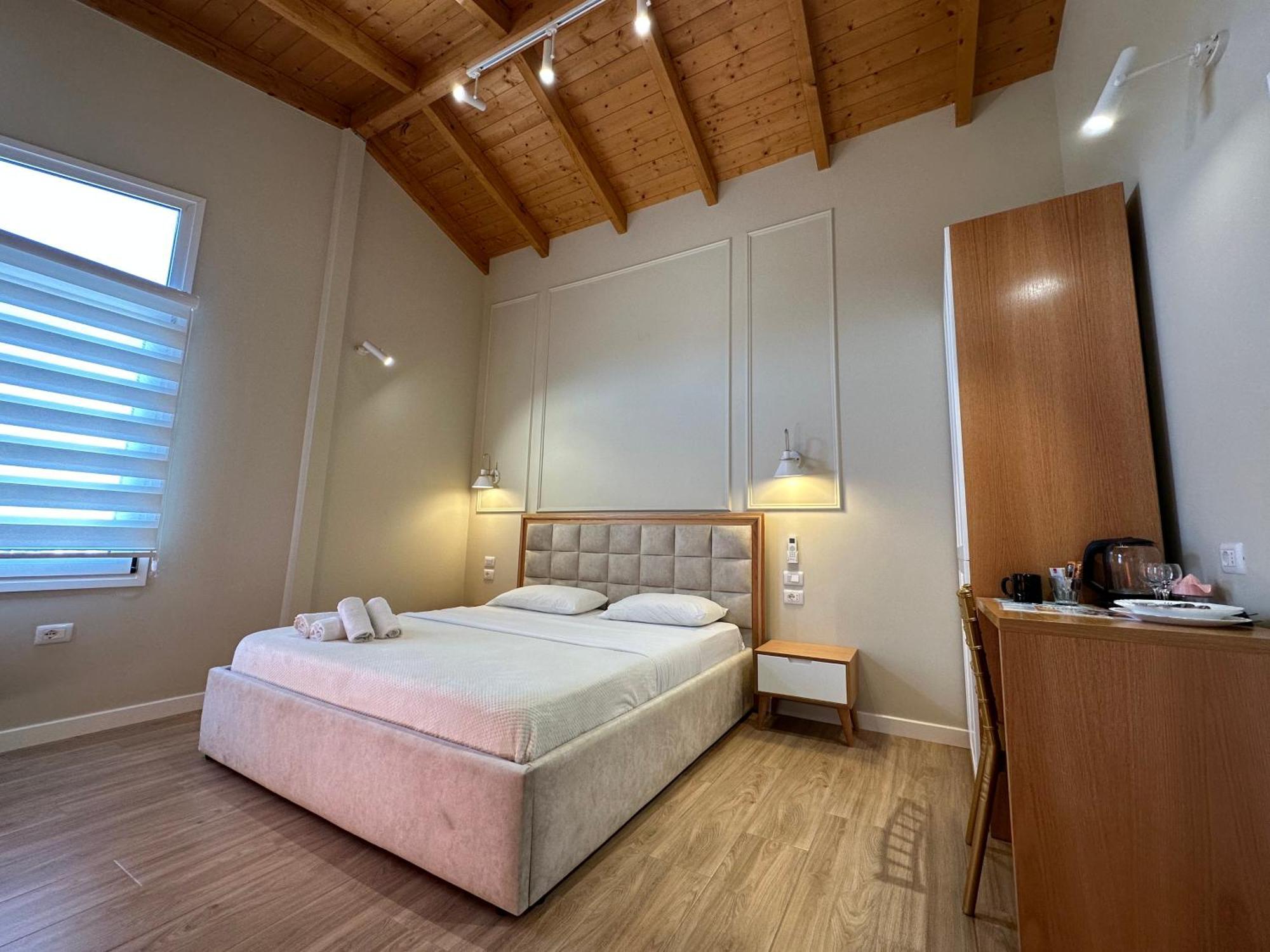 Arial Penthouse Suites Vlorë Exteriör bild
