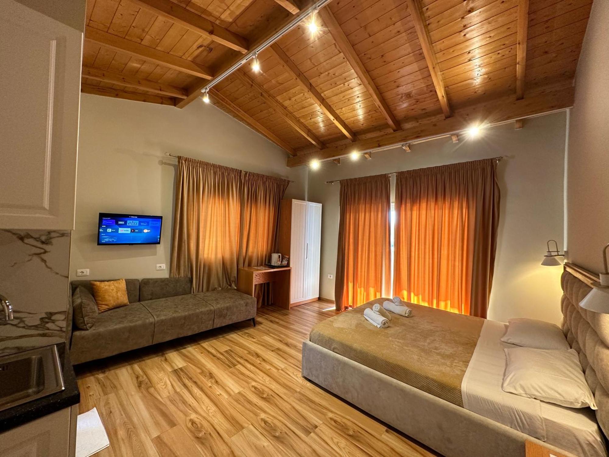 Arial Penthouse Suites Vlorë Exteriör bild