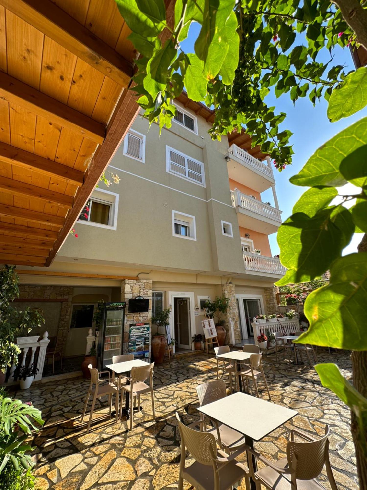 Arial Penthouse Suites Vlorë Exteriör bild