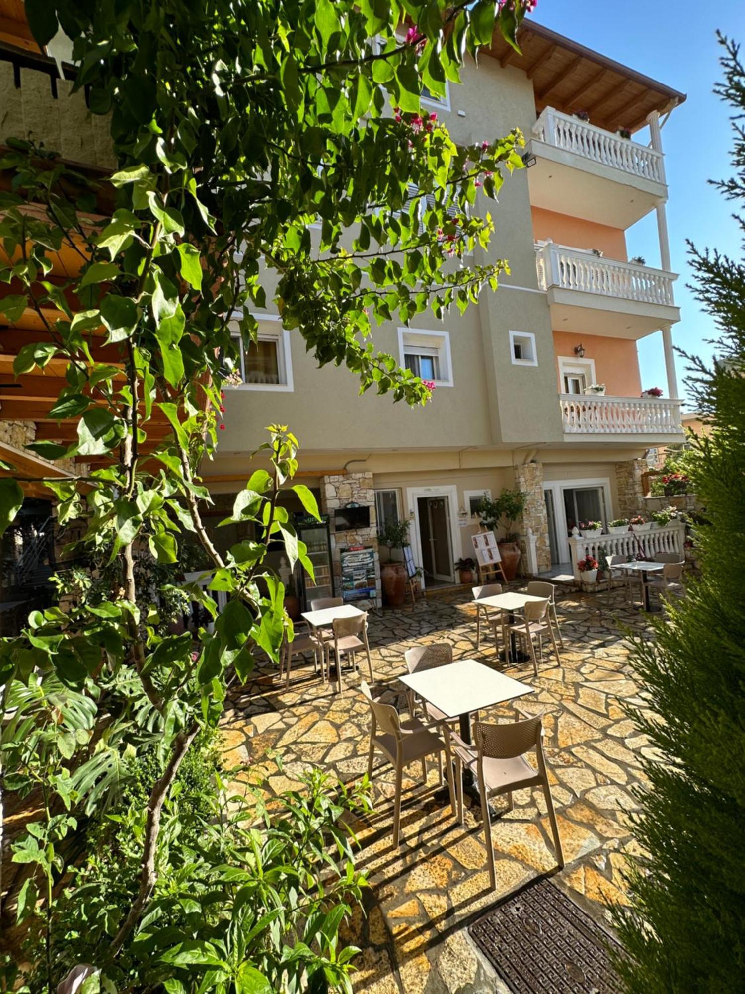 Arial Penthouse Suites Vlorë Exteriör bild