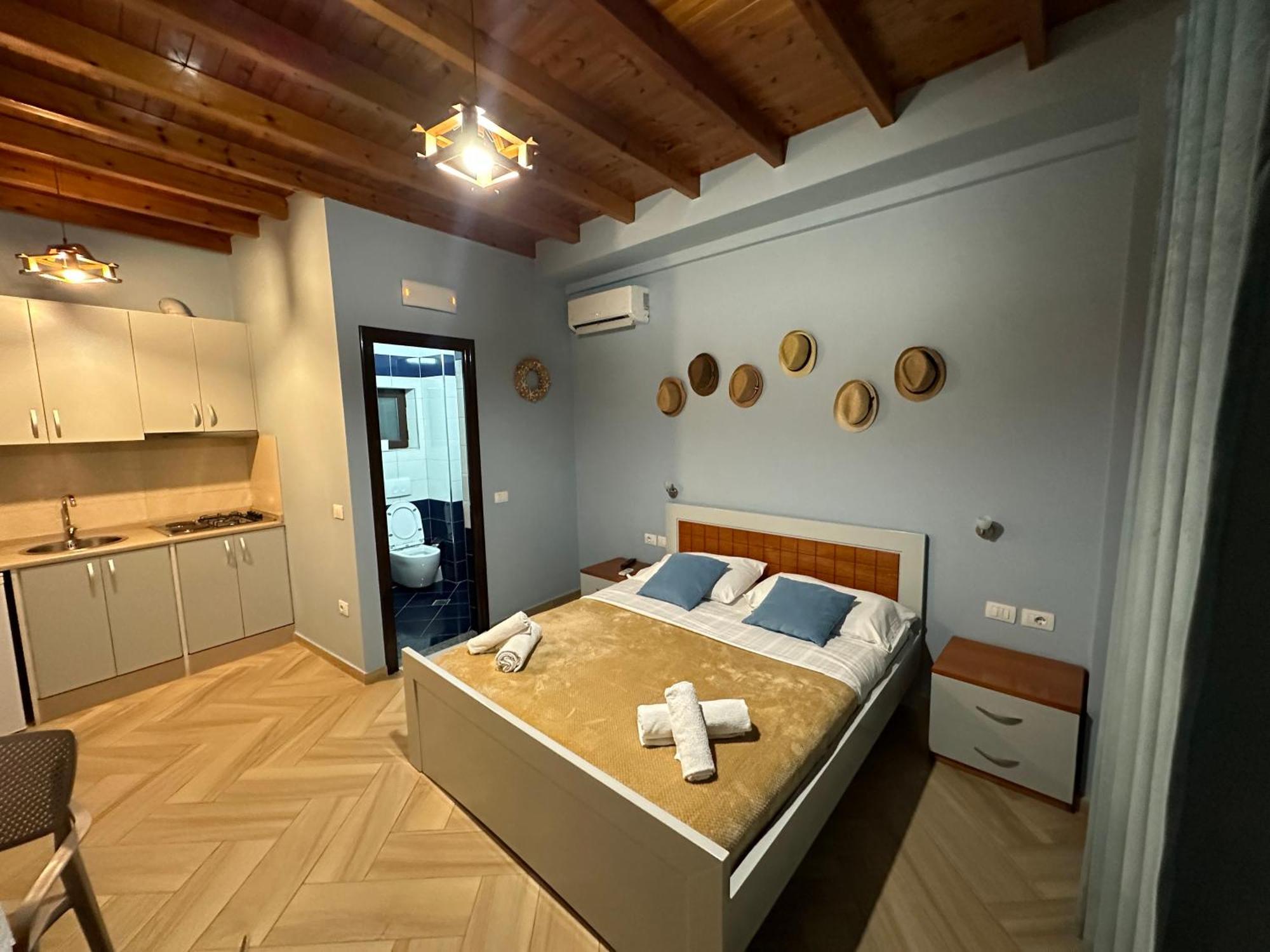 Arial Penthouse Suites Vlorë Exteriör bild