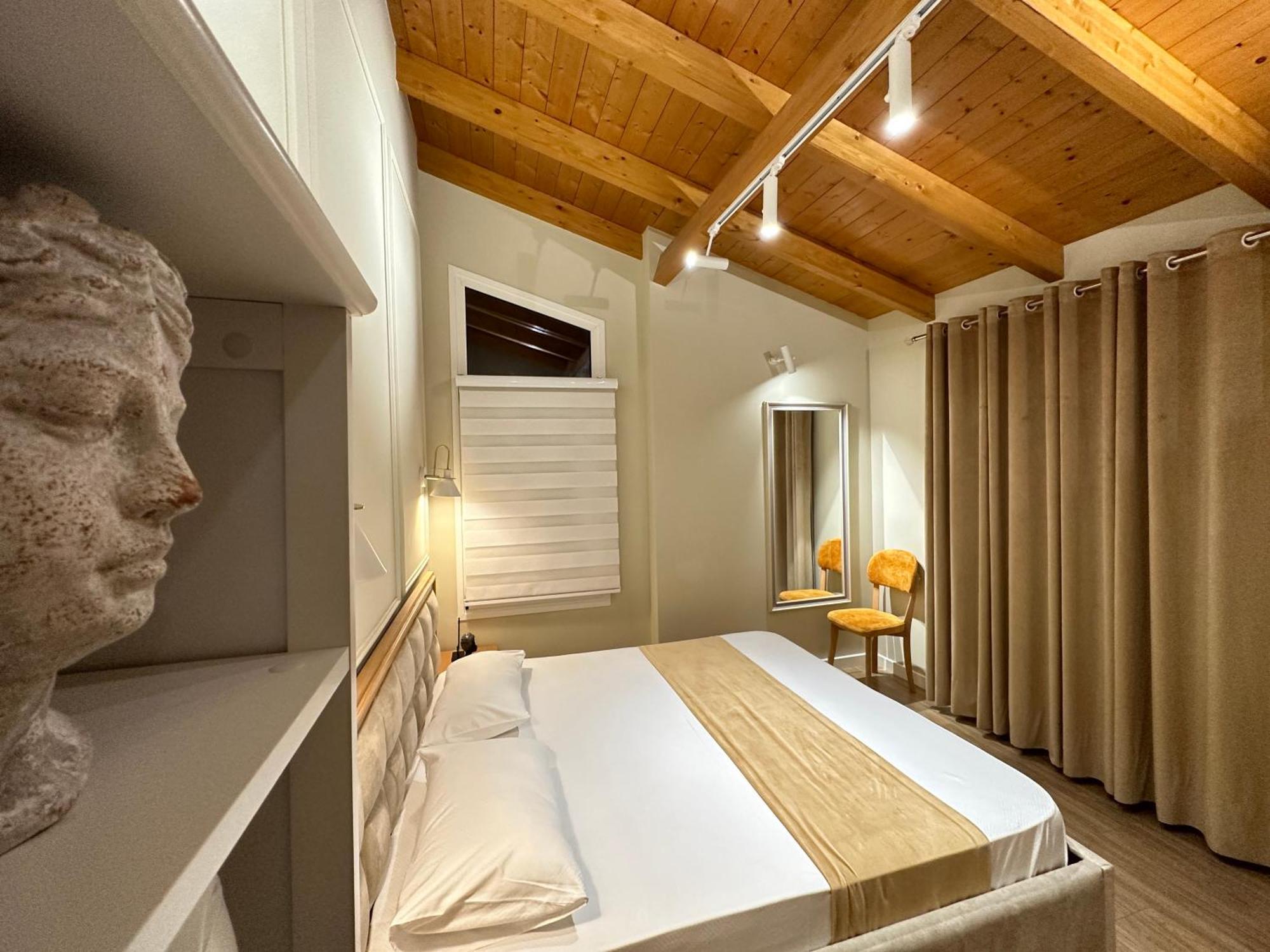 Arial Penthouse Suites Vlorë Exteriör bild
