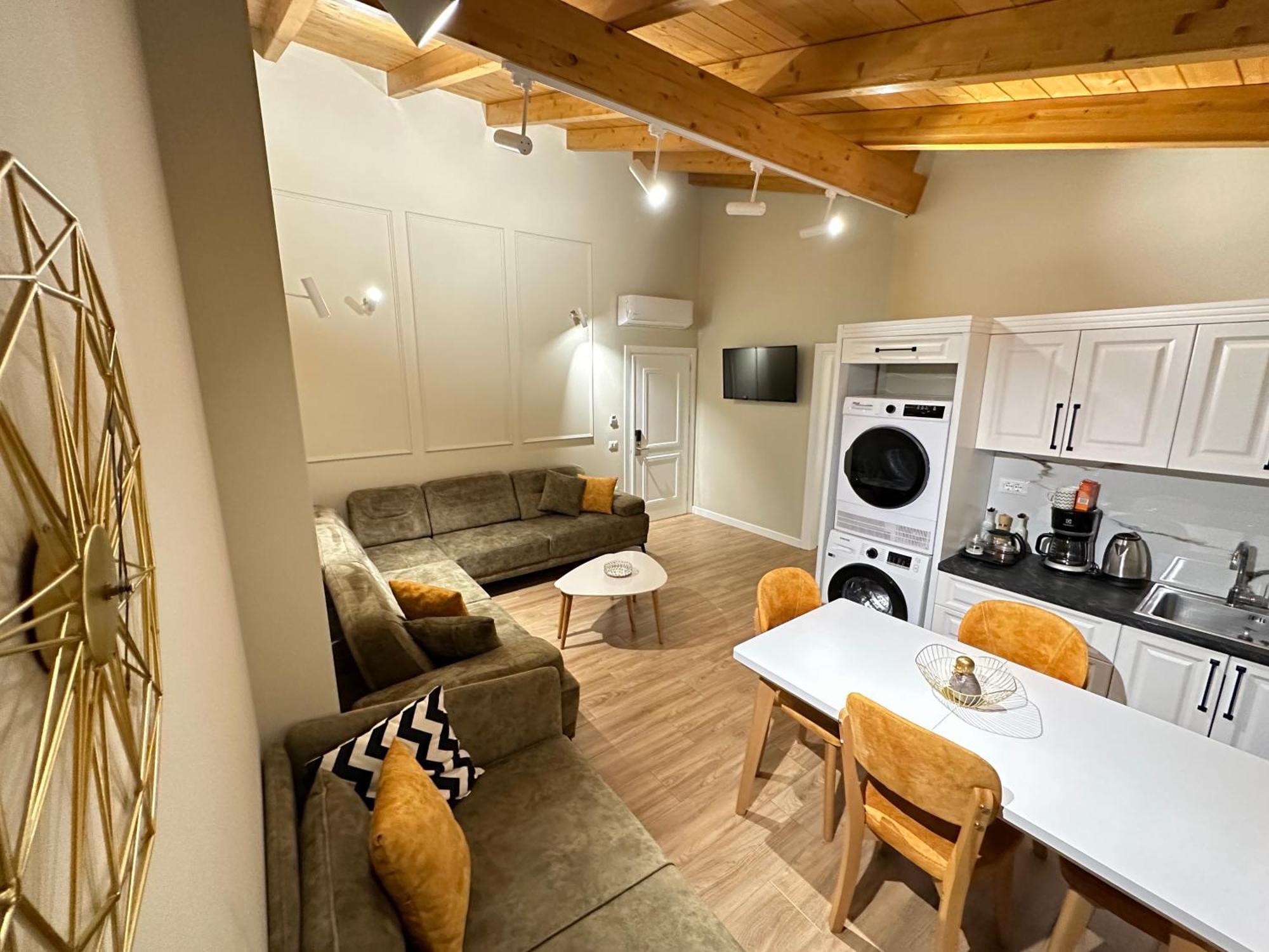 Arial Penthouse Suites Vlorë Exteriör bild