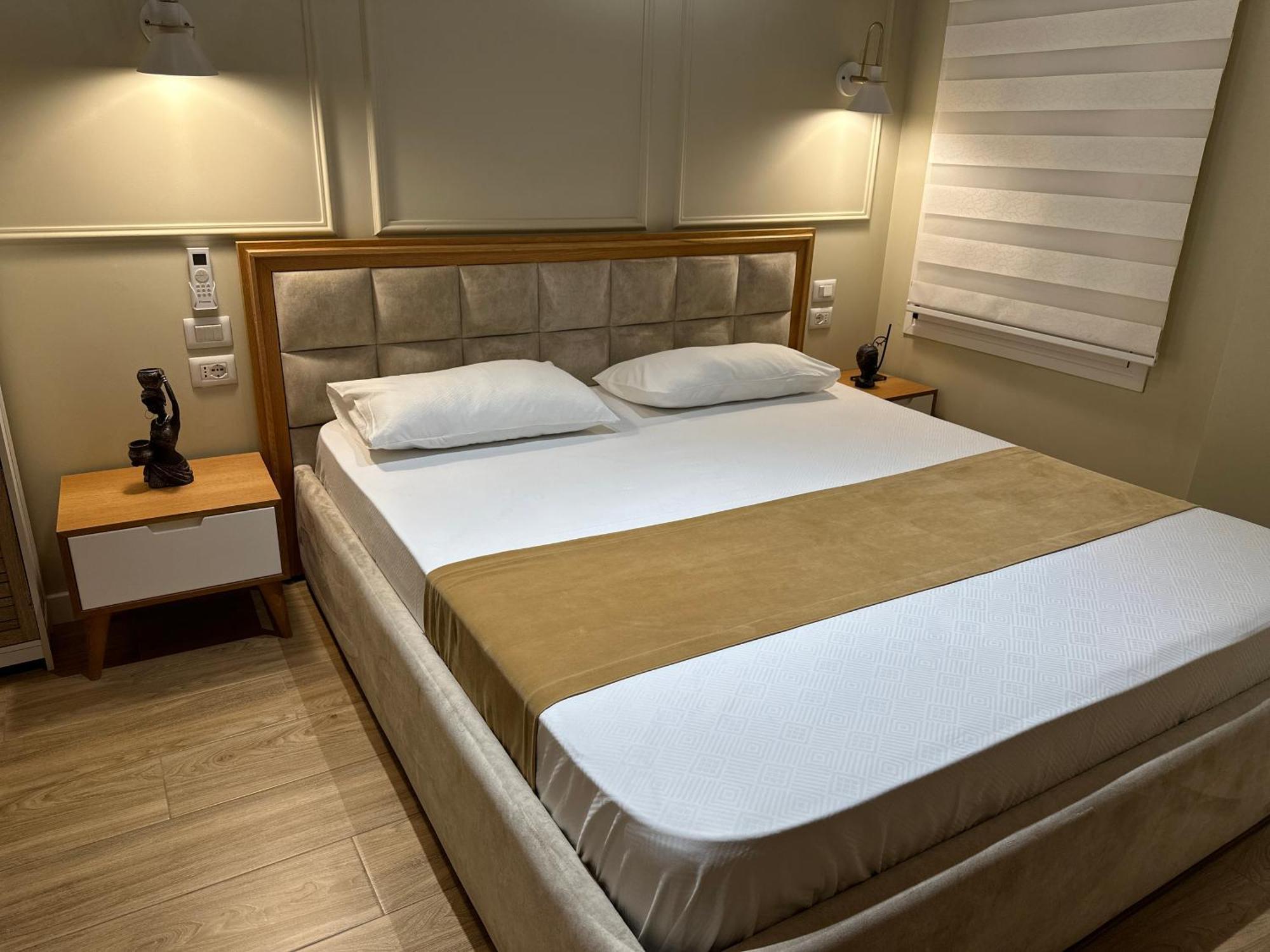 Arial Penthouse Suites Vlorë Exteriör bild