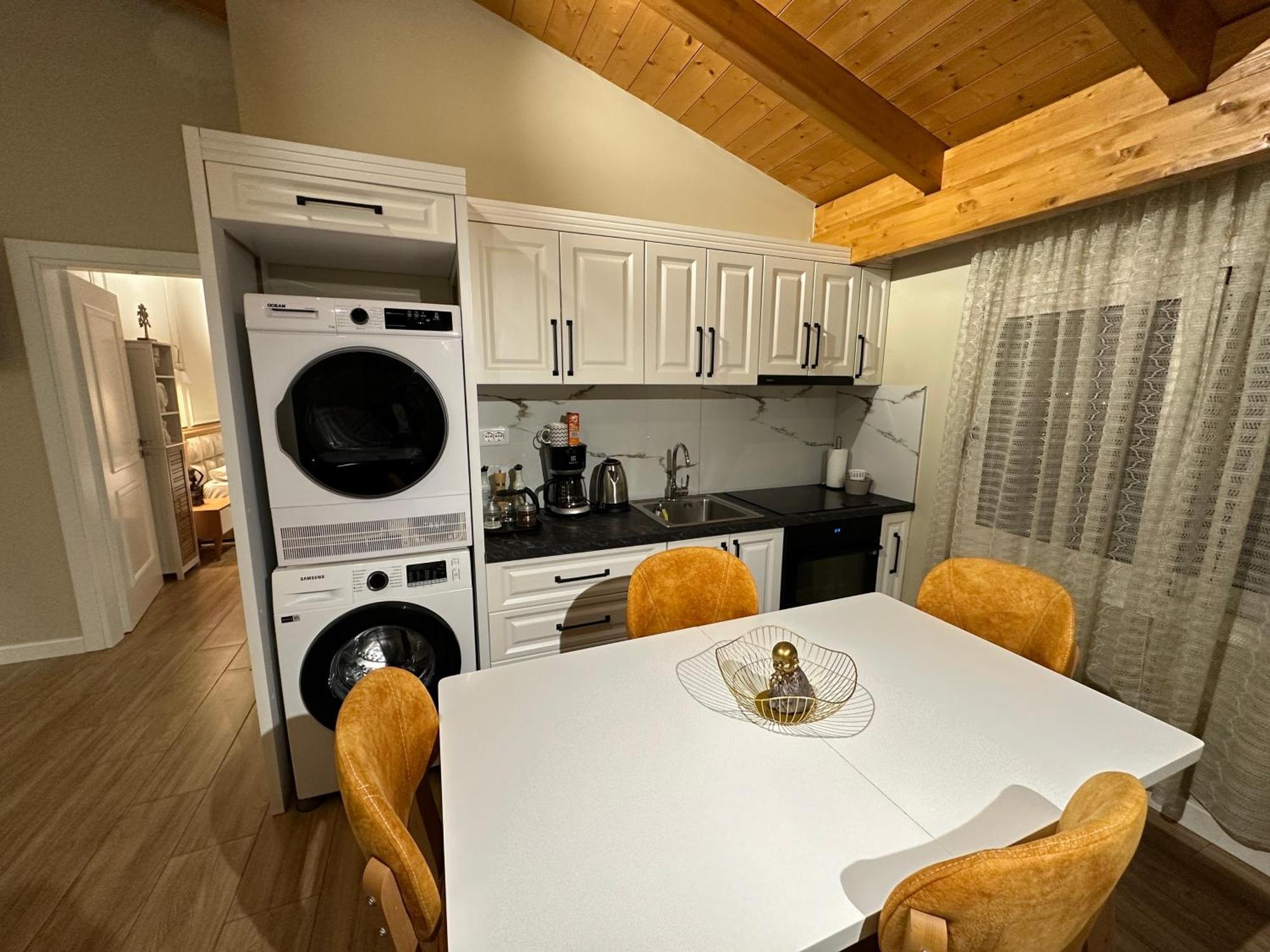 Arial Penthouse Suites Vlorë Exteriör bild