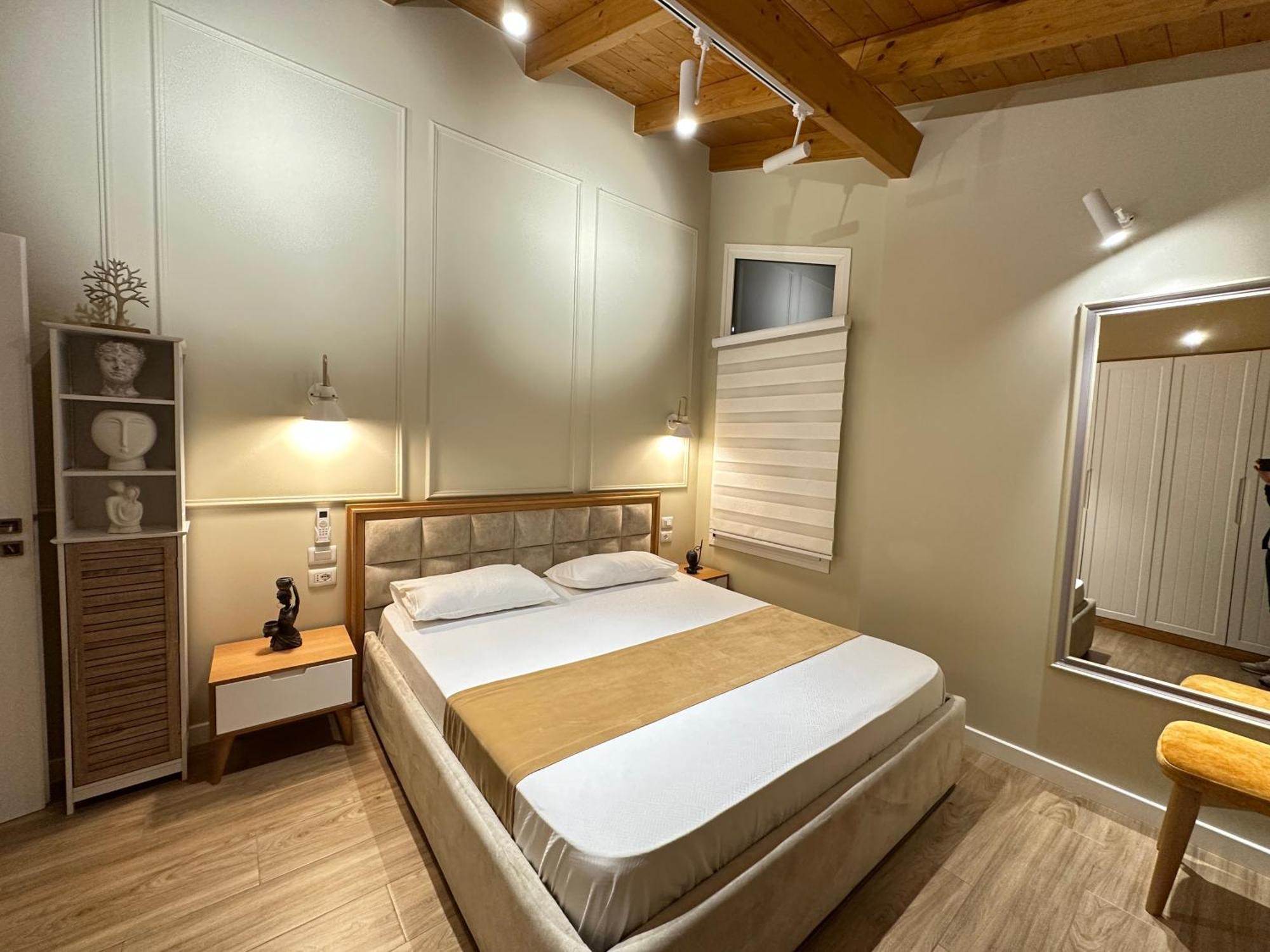 Arial Penthouse Suites Vlorë Exteriör bild