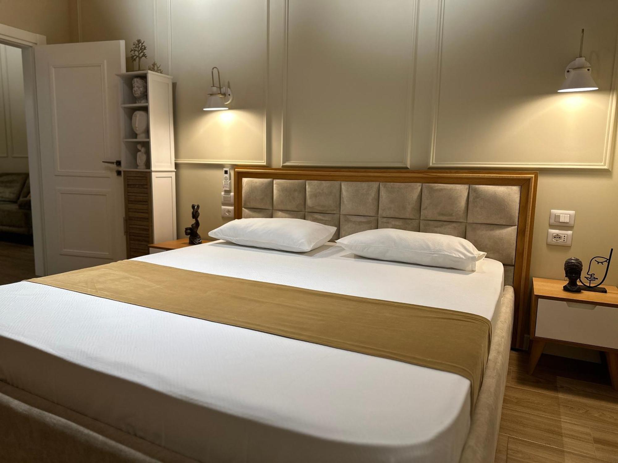 Arial Penthouse Suites Vlorë Exteriör bild