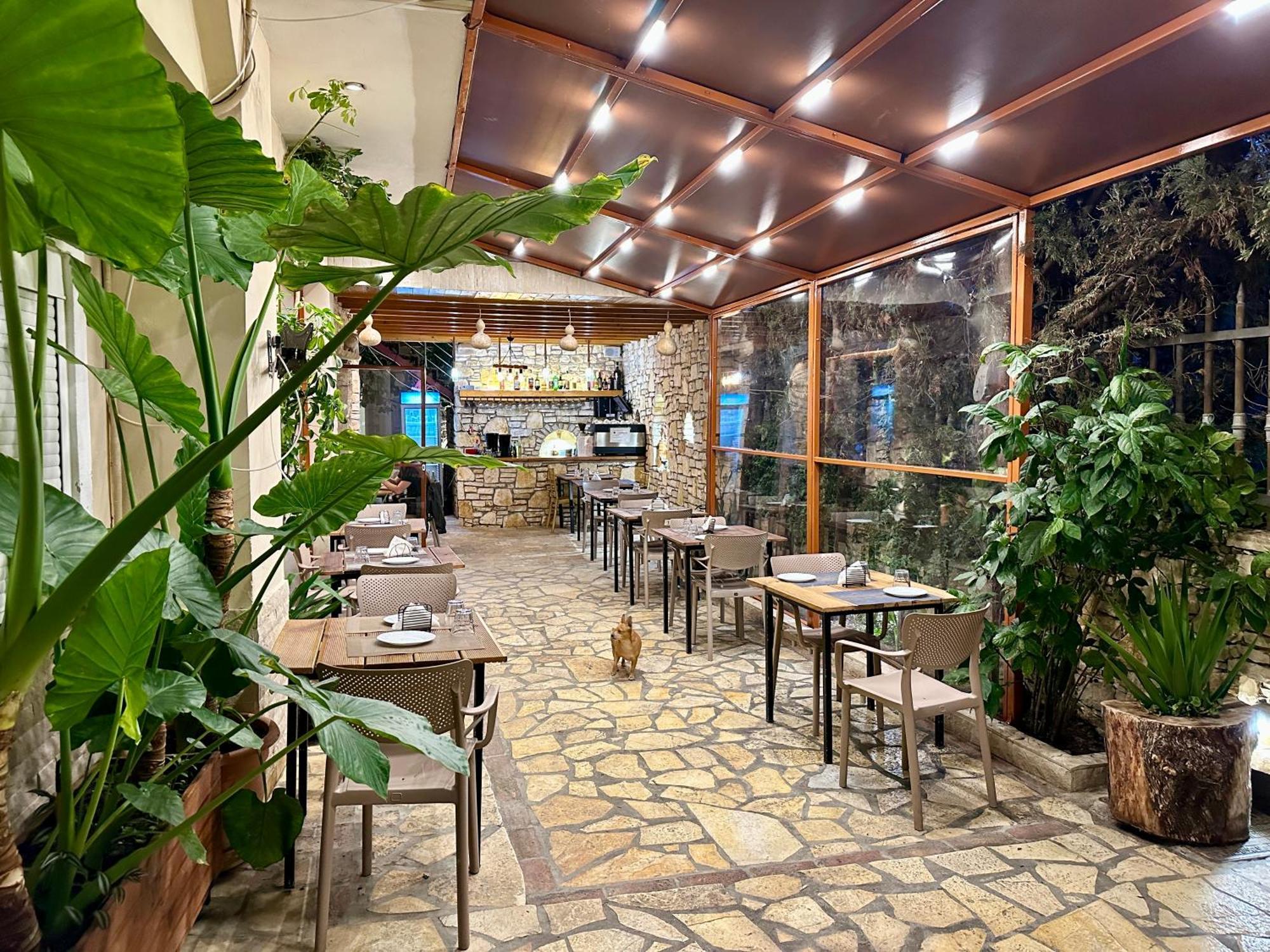 Arial Penthouse Suites Vlorë Exteriör bild